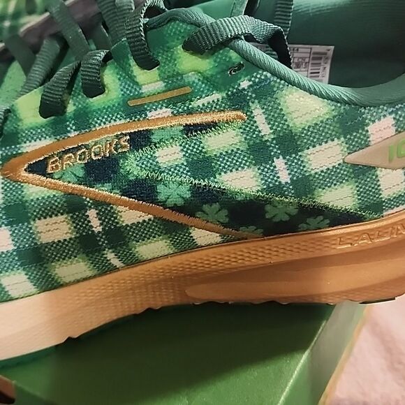Brooks Green Plaid  Shamrock Sneakers NWOT Size 11 in OG BOX - Picture 2 of 9